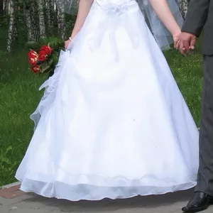 Продам свадебное платье р-р 44-46.