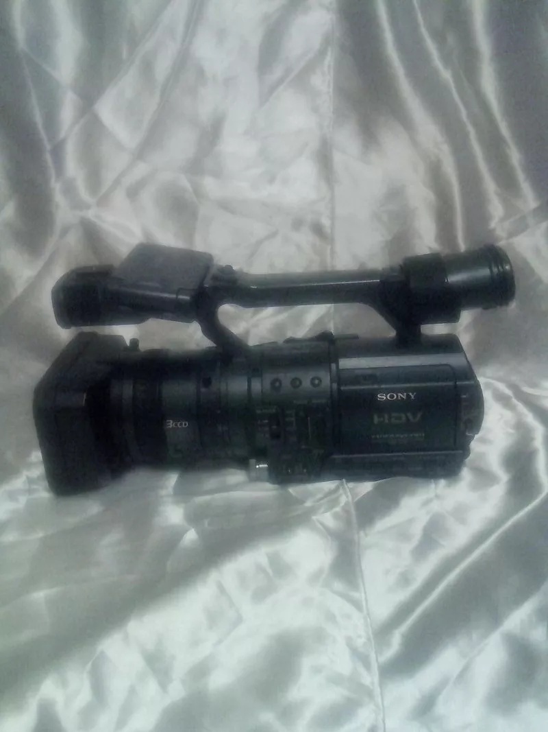 Продам профессиональную видеокамеру Sony FХ-1.
