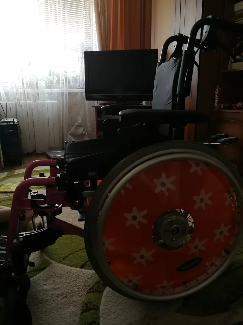 Инвалидная кресло-коляска 2